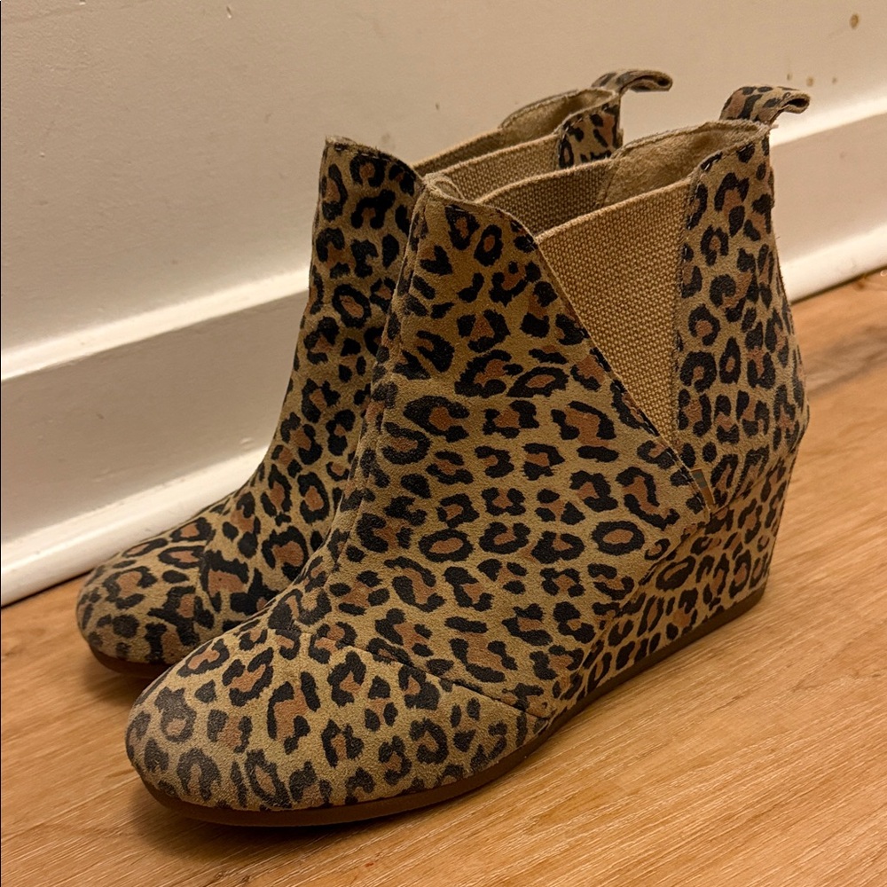 TOMS Leopard Print Wedge Ankle Bootie - Picture 5 of 13